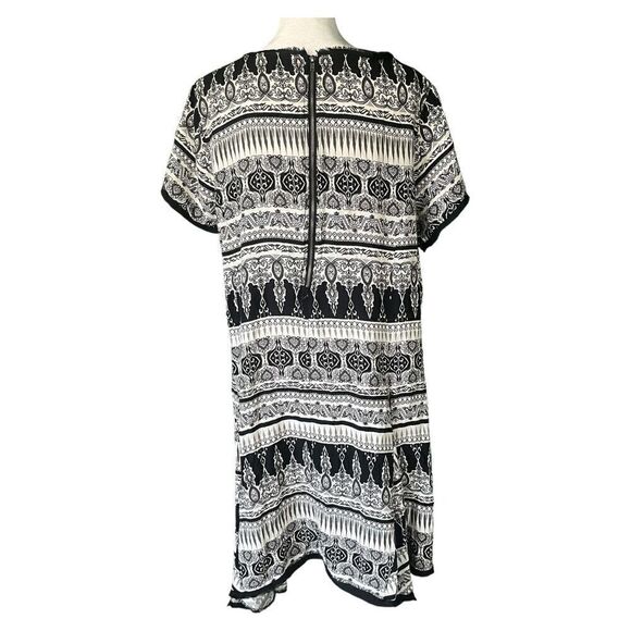 Torrid Plus Size 1X Black/White/Gray Abstract Full Skirt Short Sleeve Dress - Picture 4 of 13